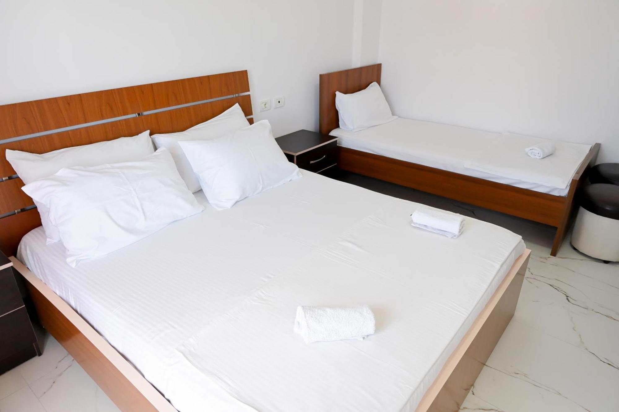 Hotel Kriti Max , Shengjin Shëngjin Esterno foto