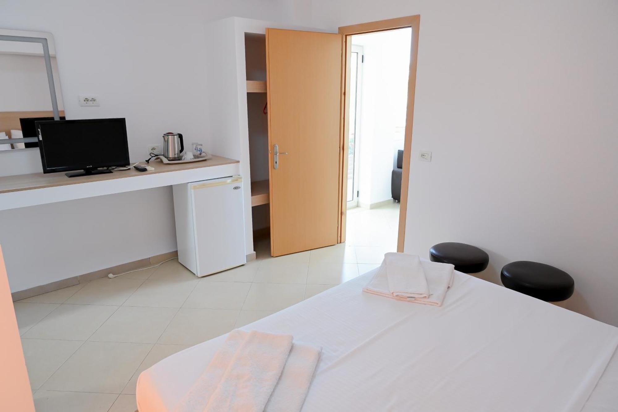 Hotel Kriti Max , Shengjin Shëngjin Esterno foto