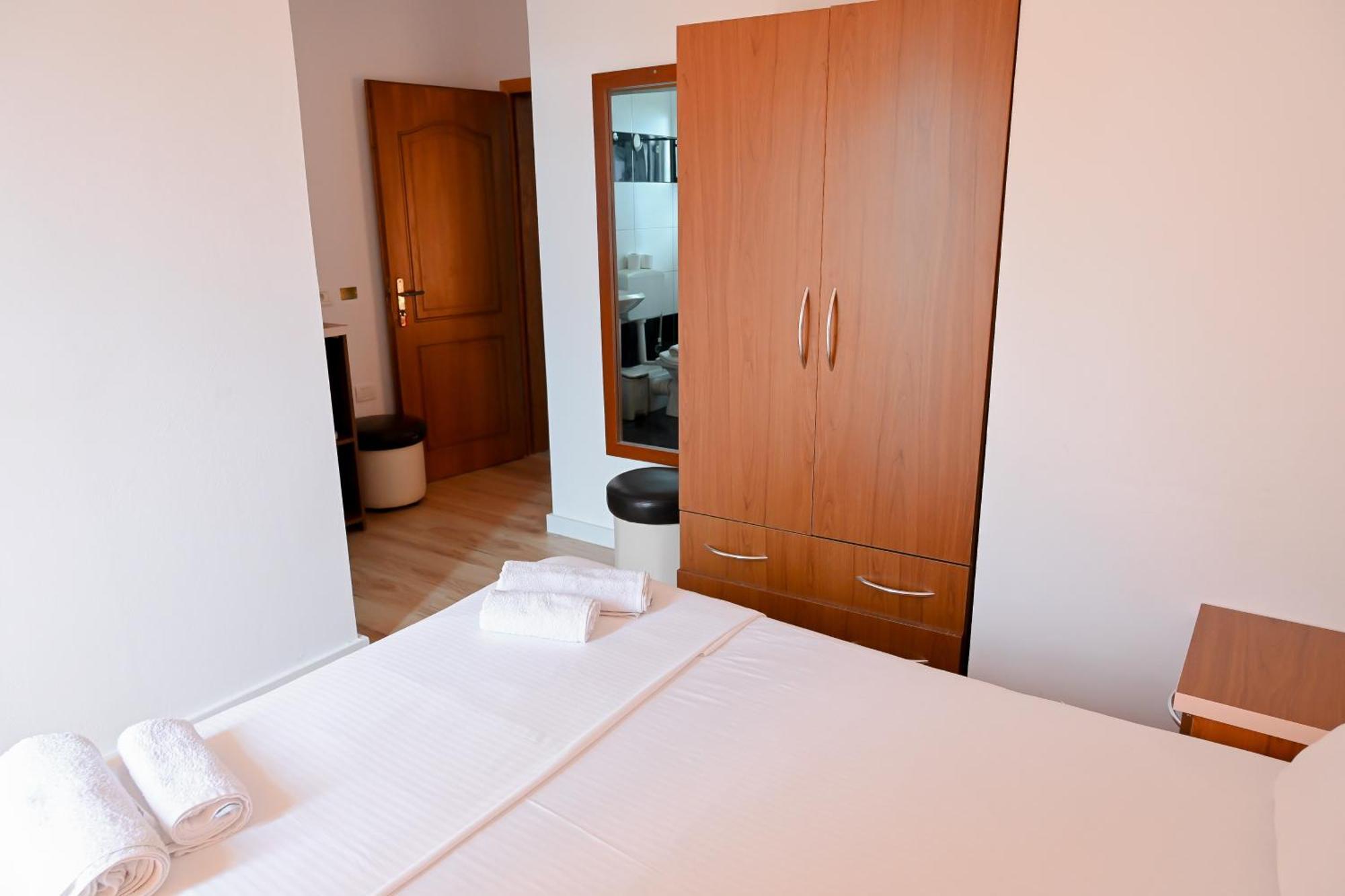 Hotel Kriti Max , Shengjin Shëngjin Esterno foto