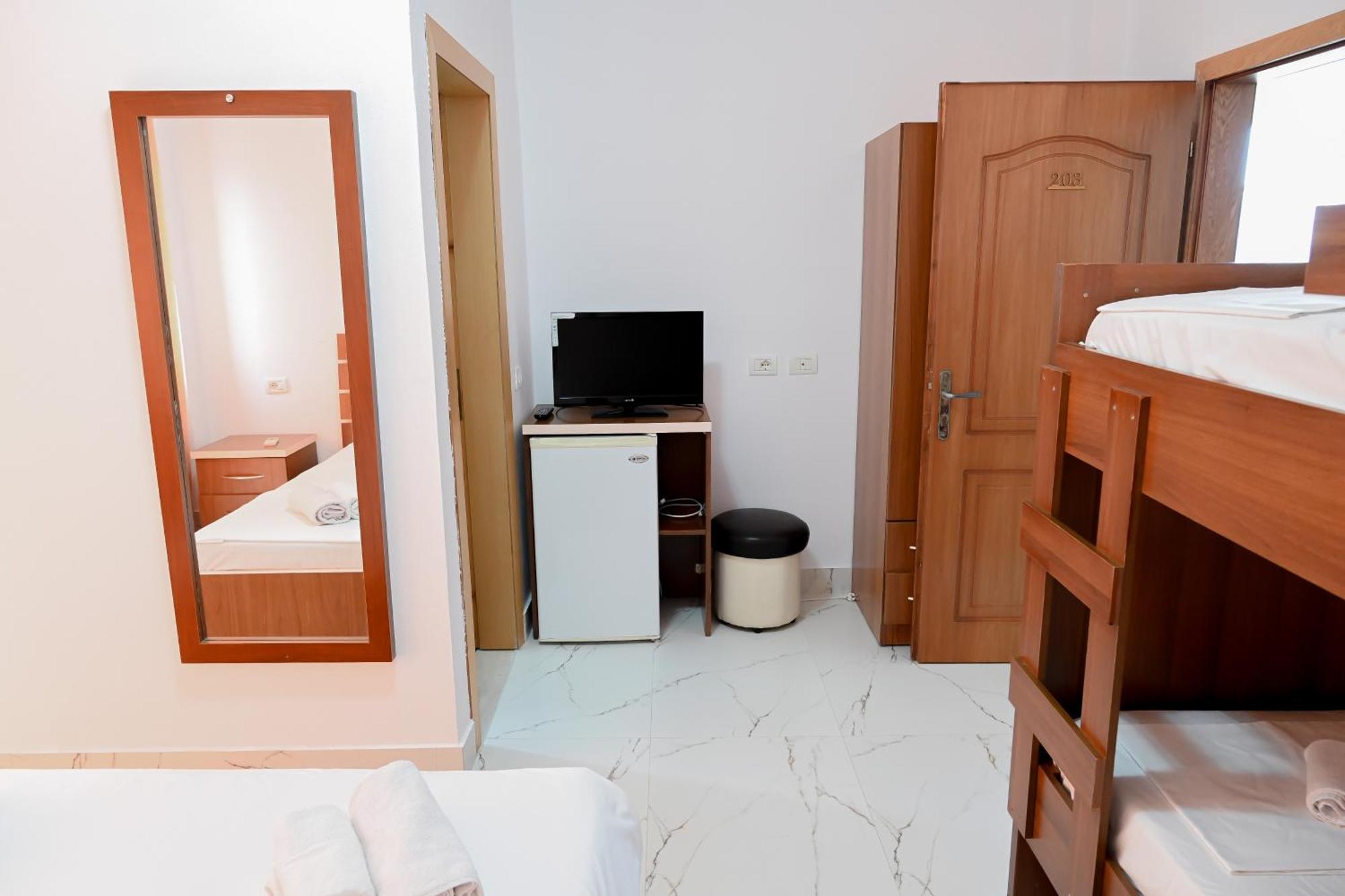 Hotel Kriti Max , Shengjin Shëngjin Esterno foto